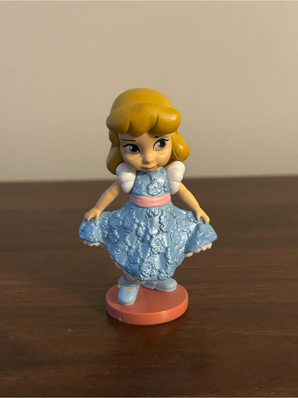 Disney Animator’s Cinderella figurine/ cake topper